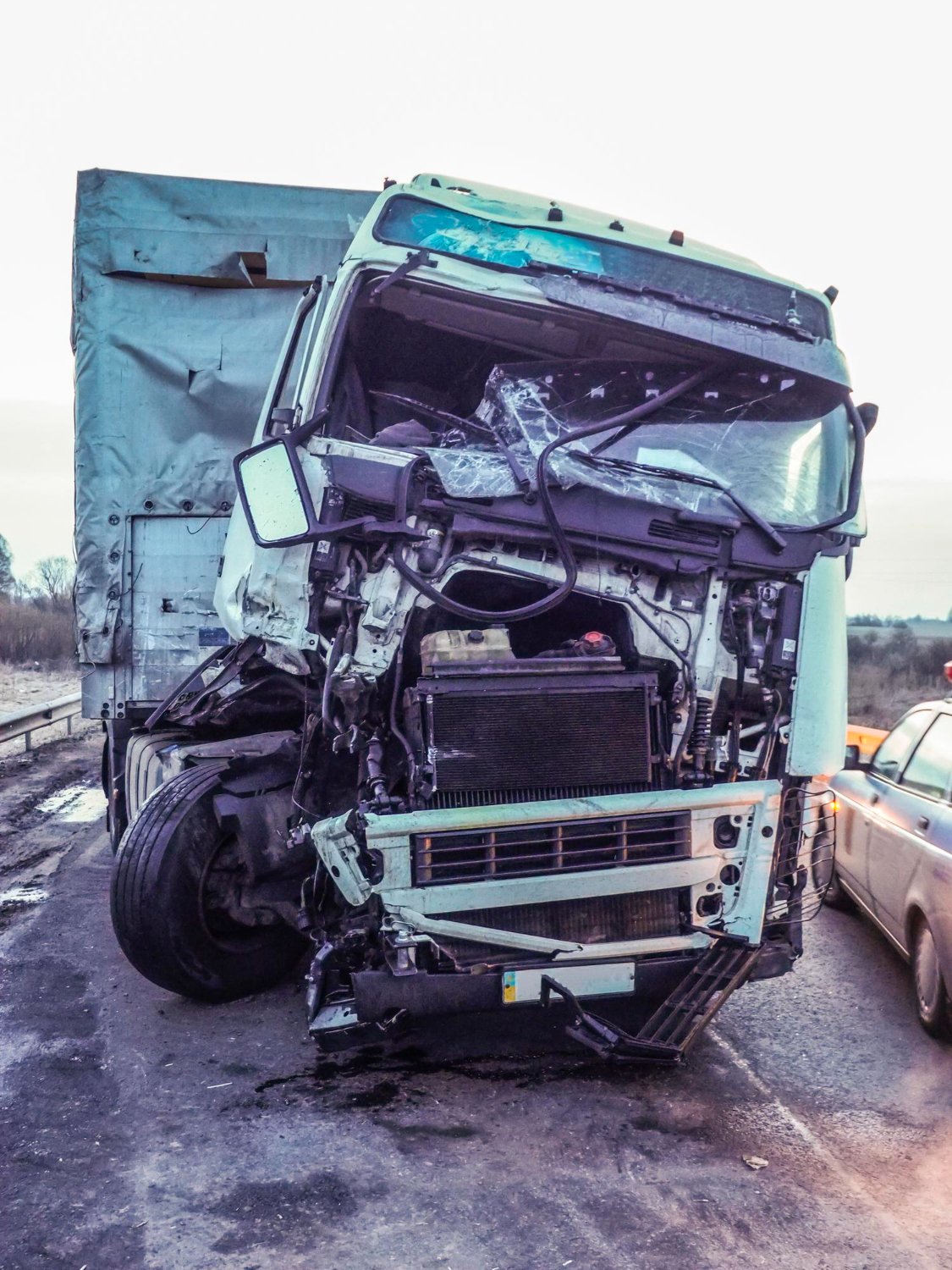 Commercial semi truck, representing the trucking and commercial vehicle claims Lionsgate Law Group APC handles